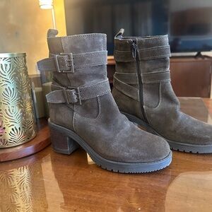 Vintage Foundry Co. Women's Charmaine suede bootie, Size 7, Olive